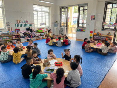 HOẠT ĐỘNG TẠO HÌNH: DÁN THUYỀN TỪ LÁ CÂY