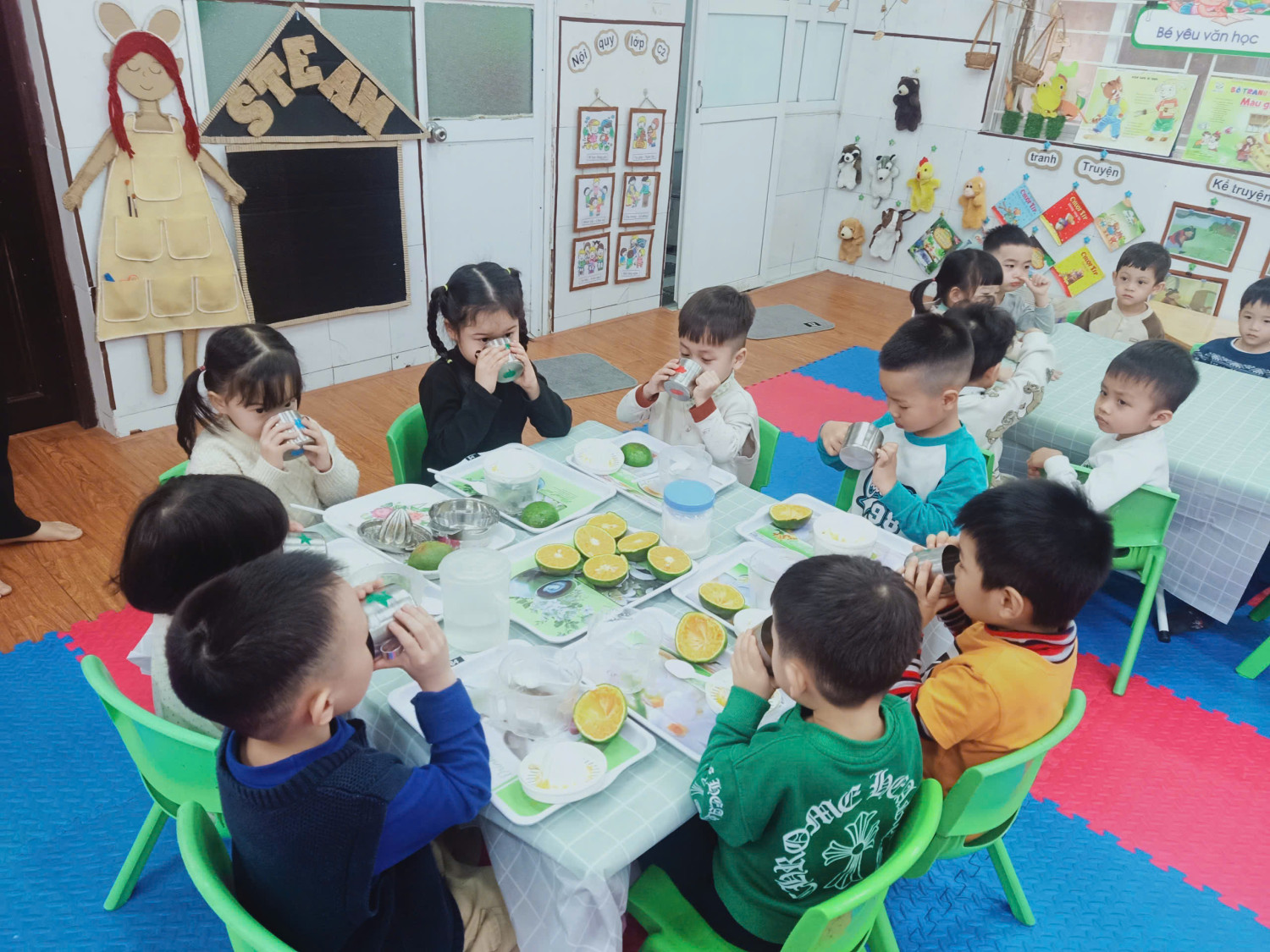 HOẠT ĐỘNG TRẢI NGHIỆM VẮT NƯỚC CAM